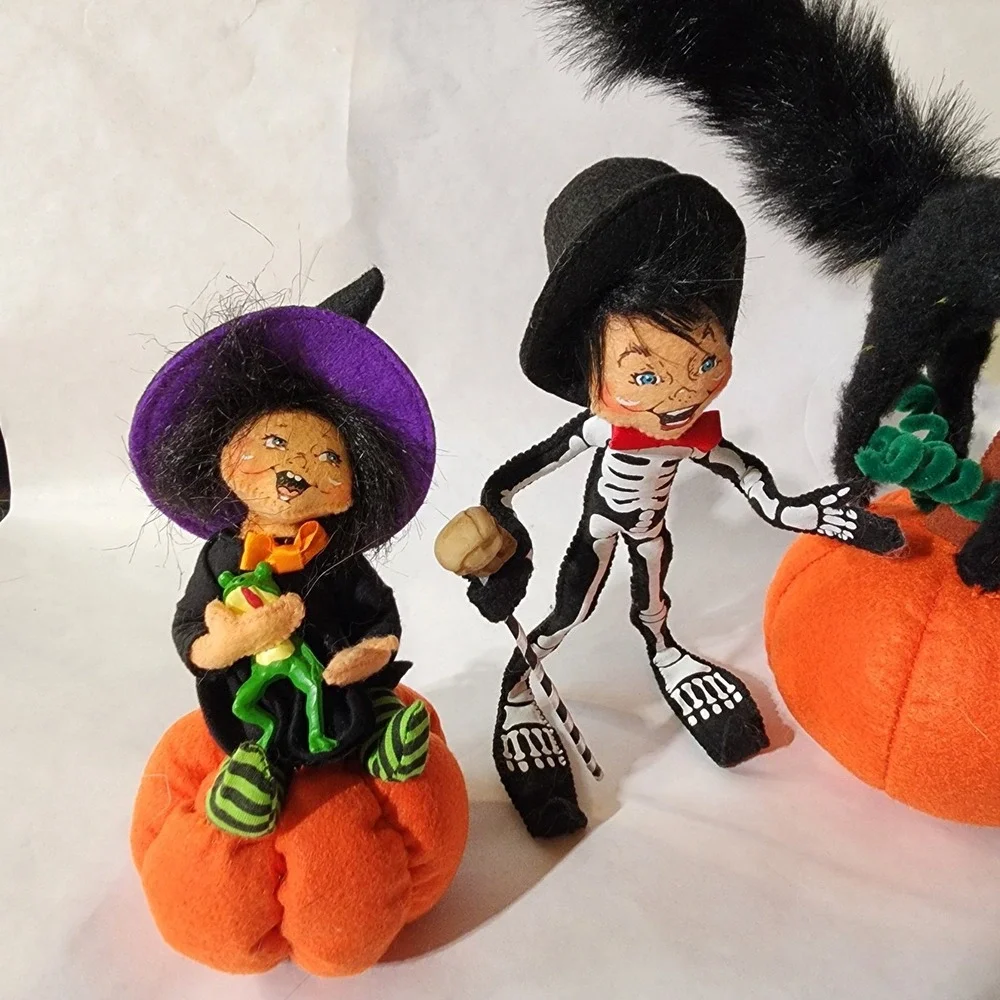 Annalee Dolls Halloween Set - Witch, Skeleton & Black Cat on‎ Pumpkins - Retired